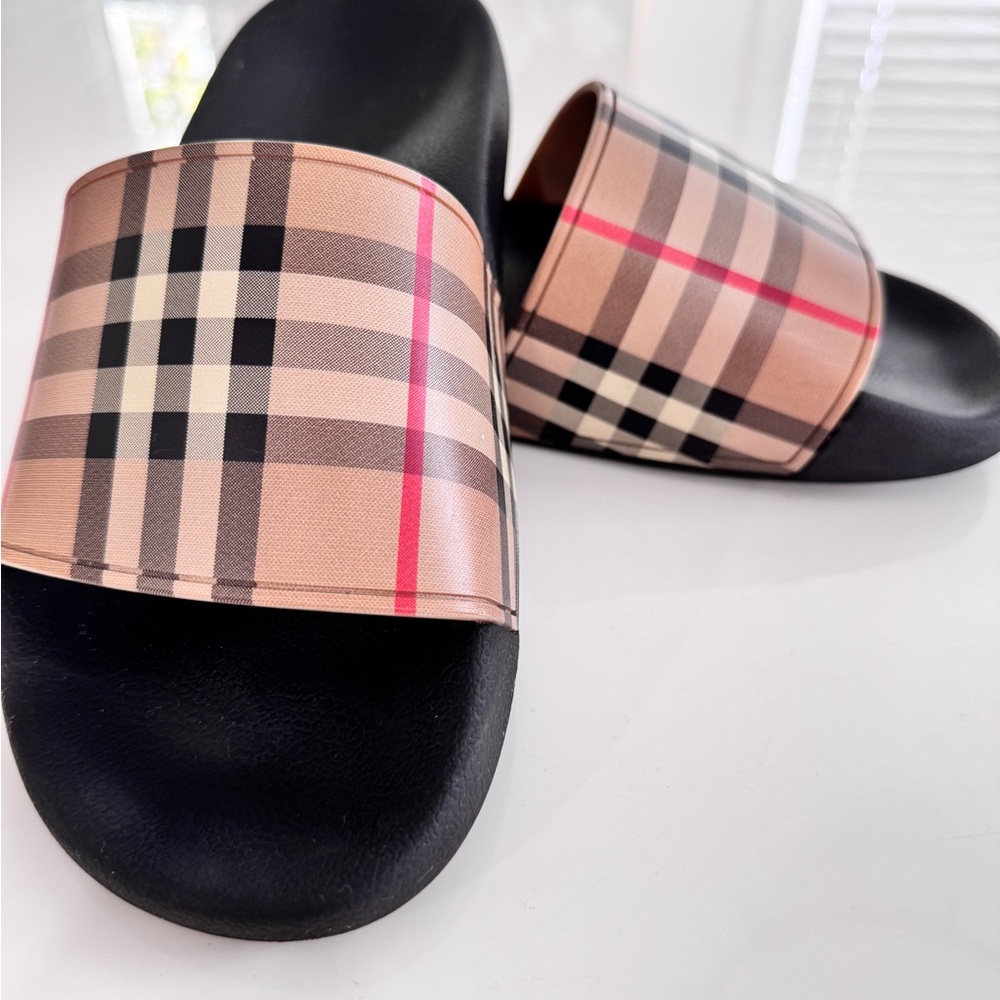 Women’s Size 9 Burberry Slides